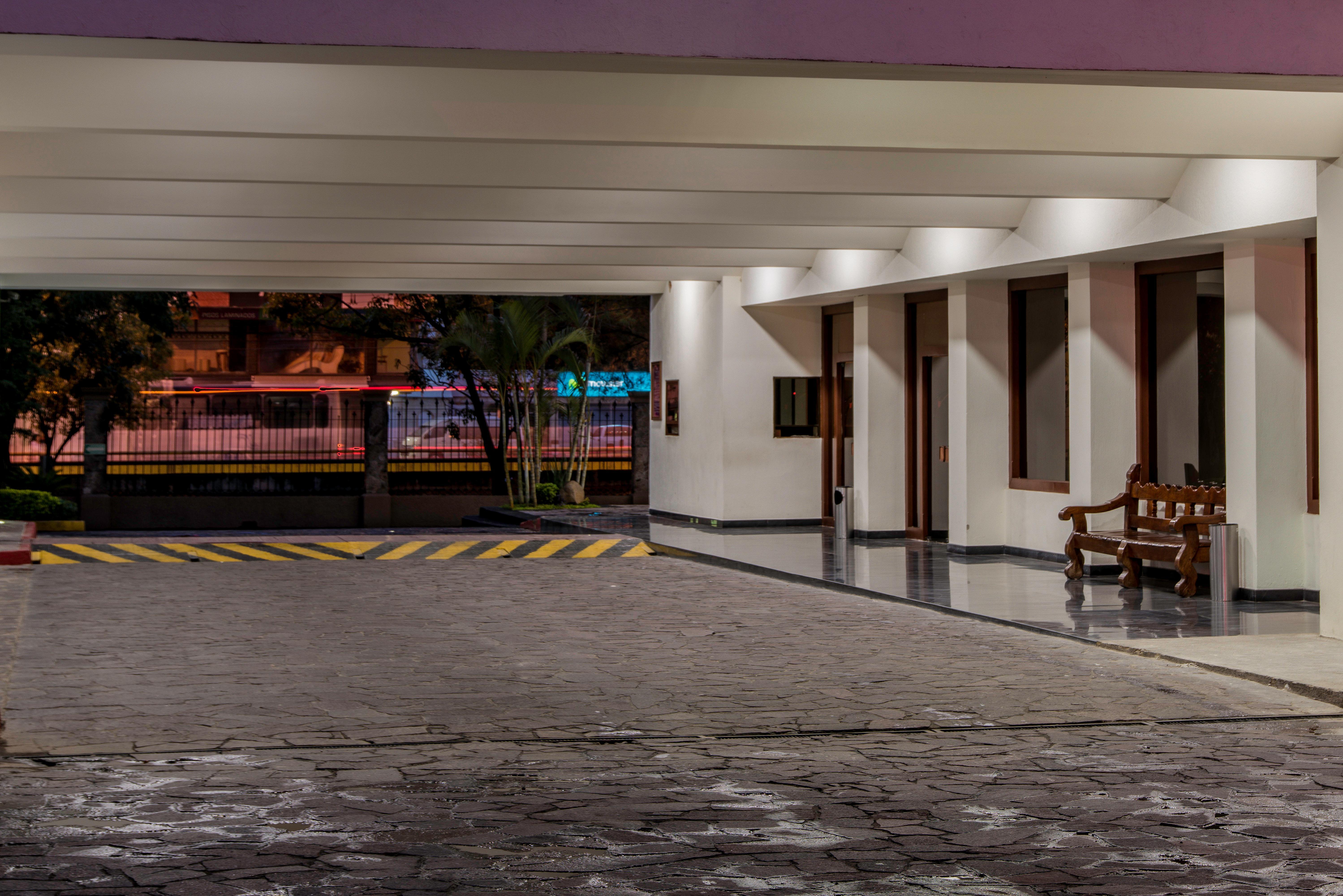 ספופן Holiday Inn Guadalajara Expo Plaza Del Sol By Ihg מראה חיצוני תמונה