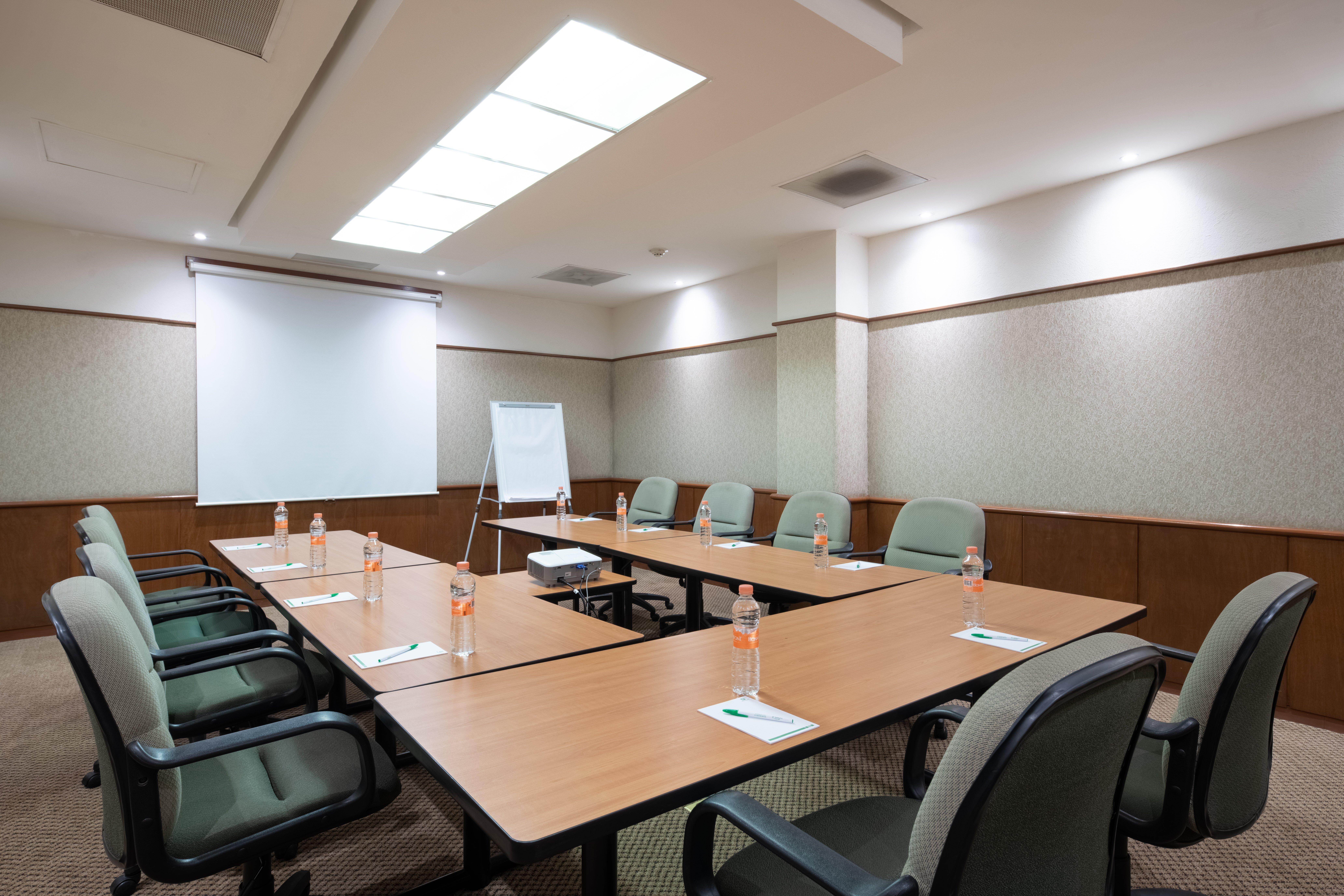ספופן Holiday Inn Guadalajara Expo Plaza Del Sol By Ihg מראה חיצוני תמונה