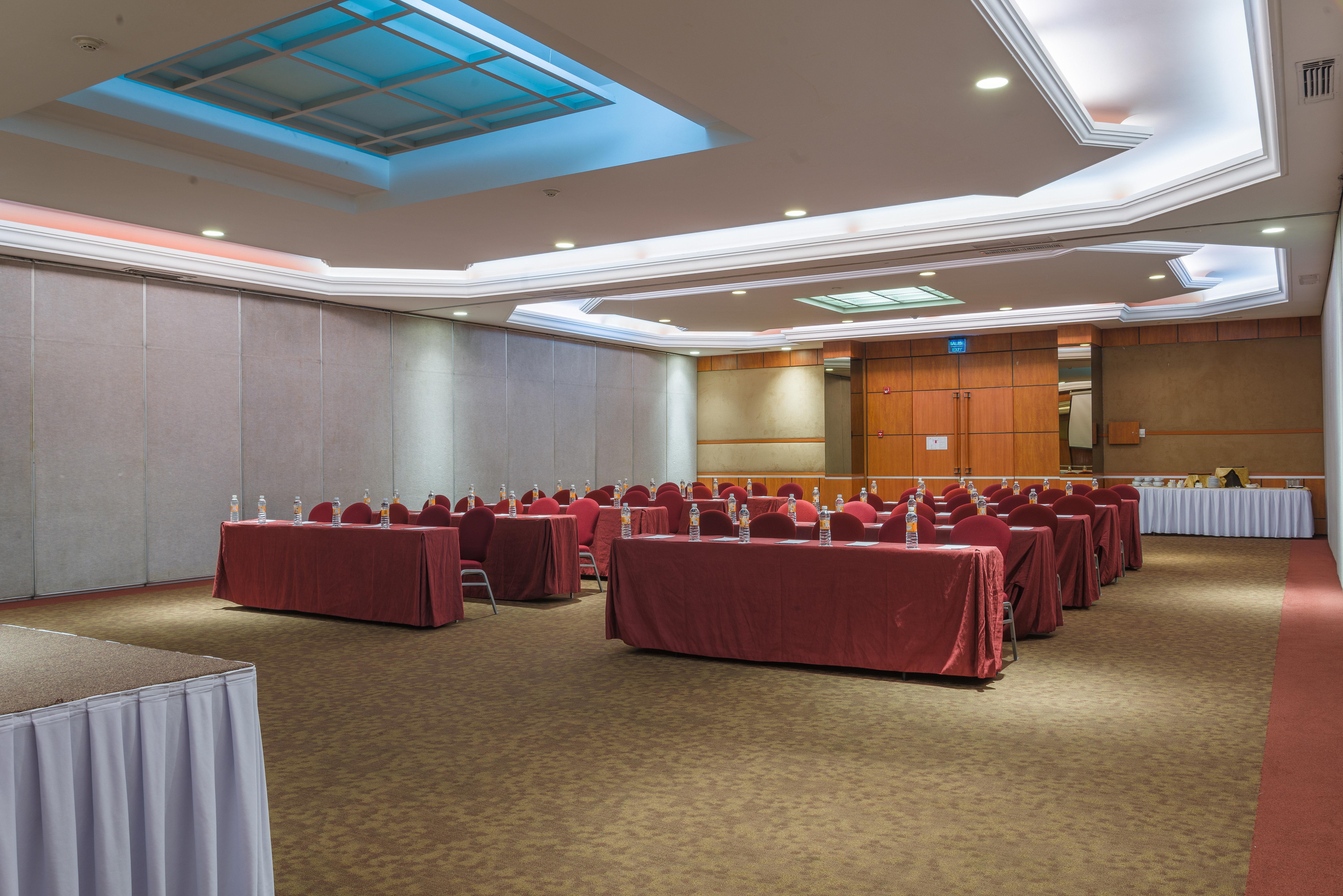 ספופן Holiday Inn Guadalajara Expo Plaza Del Sol By Ihg מראה חיצוני תמונה