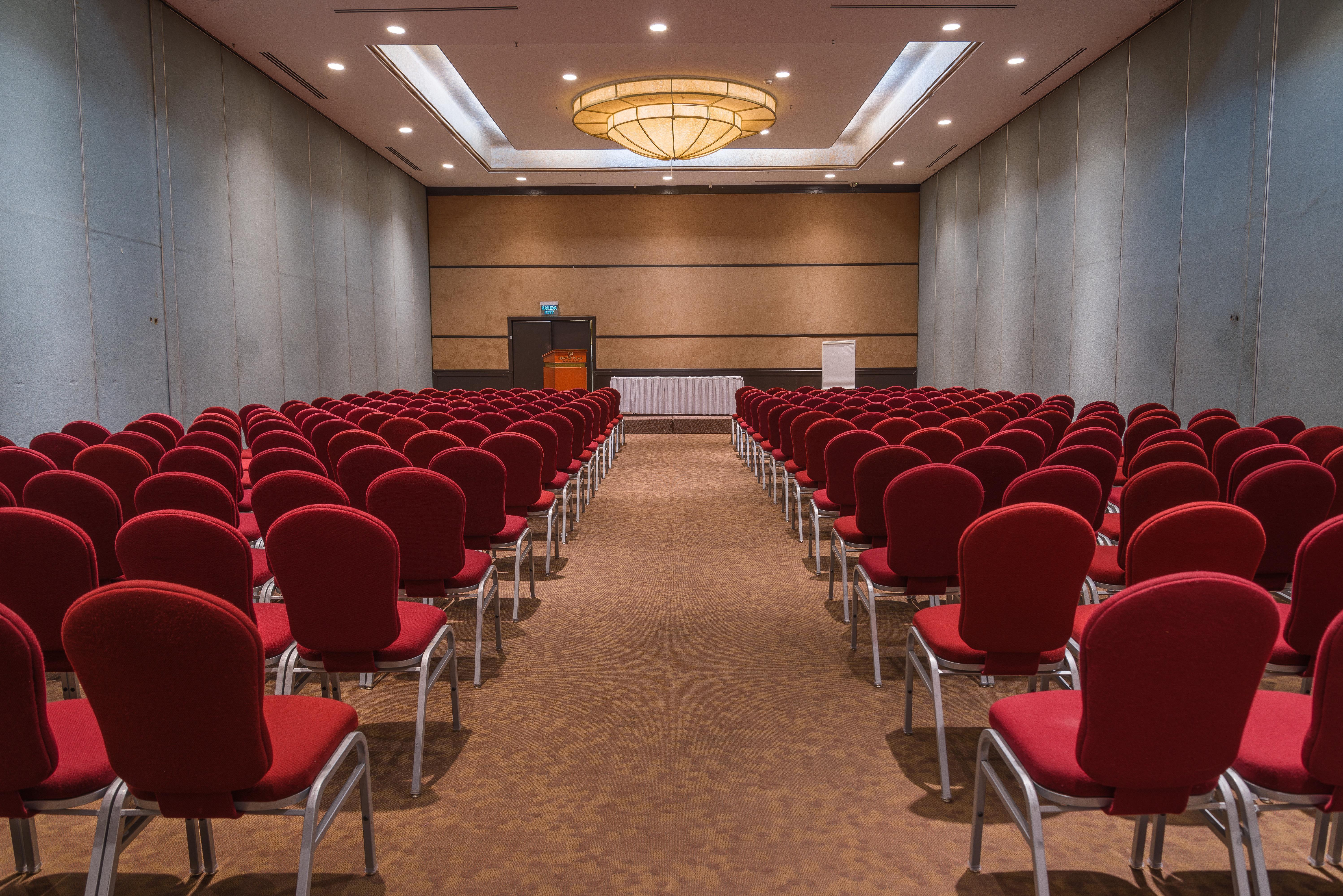 ספופן Holiday Inn Guadalajara Expo Plaza Del Sol By Ihg מראה חיצוני תמונה