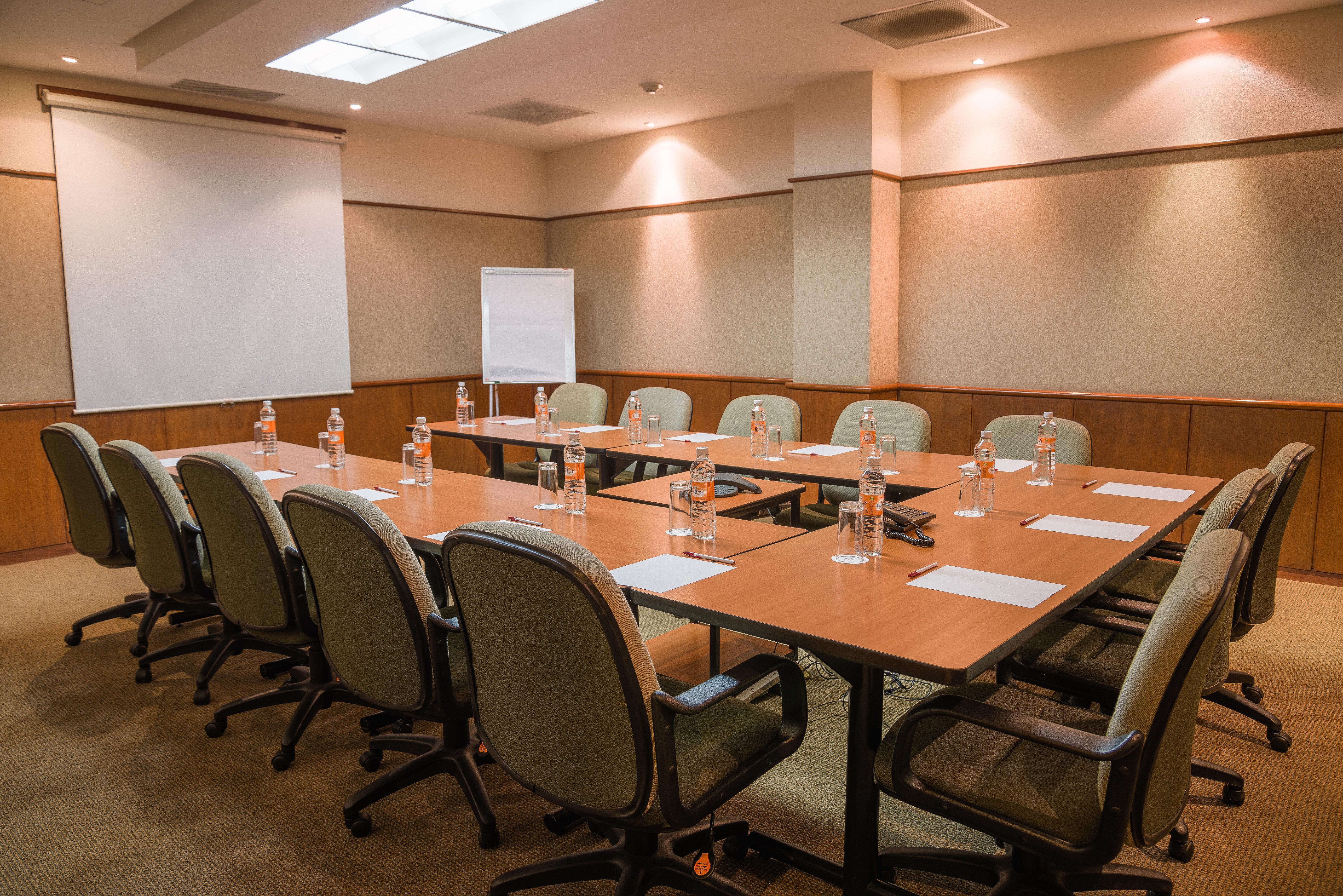 ספופן Holiday Inn Guadalajara Expo Plaza Del Sol By Ihg מראה חיצוני תמונה