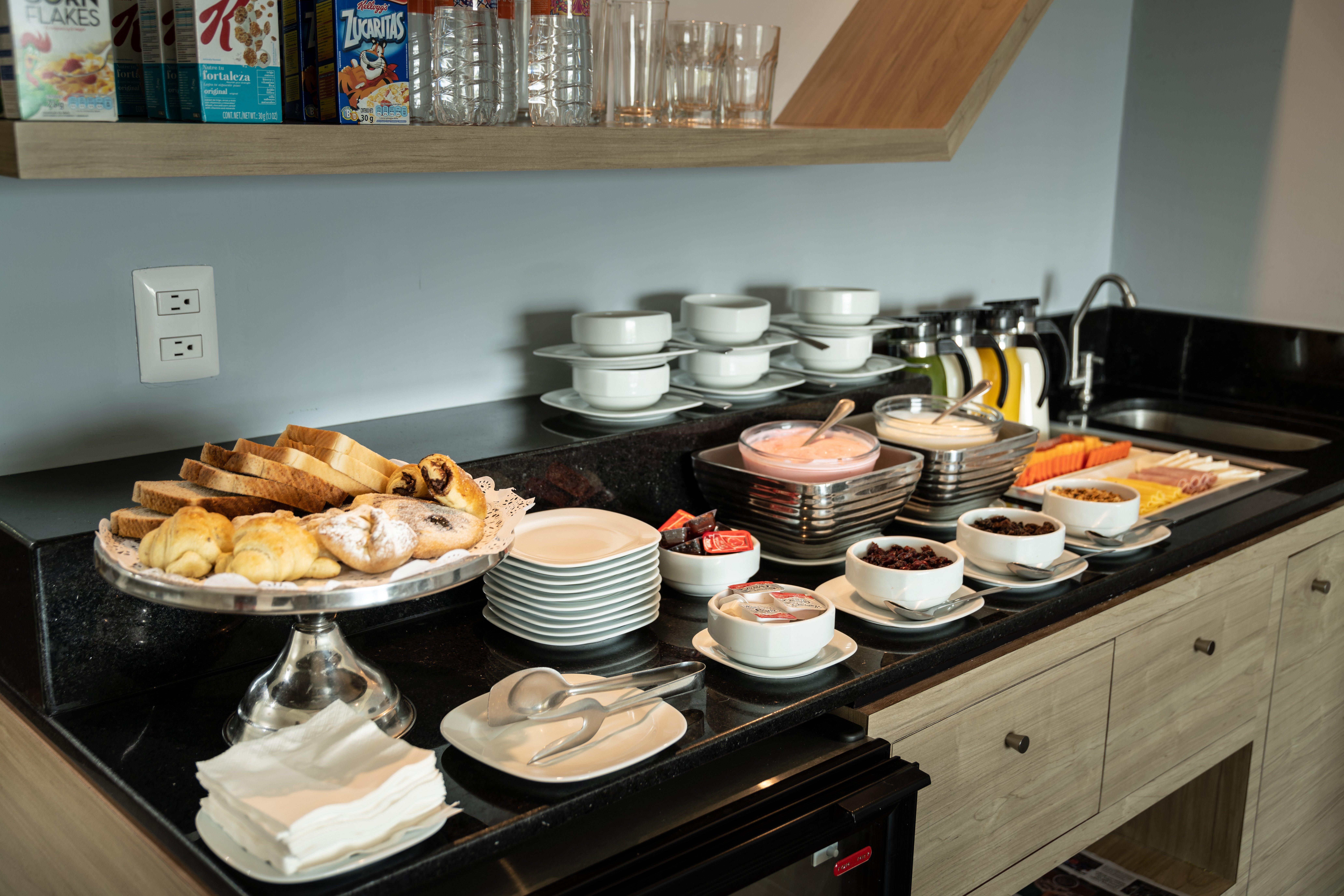 ספופן Holiday Inn Guadalajara Expo Plaza Del Sol By Ihg מראה חיצוני תמונה